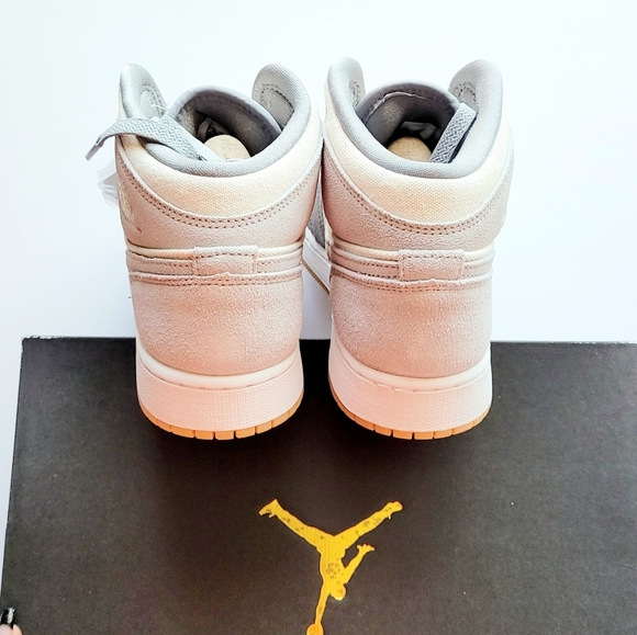 Air Jordan 1 Mid SE (GS) Coconut Milk Youth 6.5 Women's 8 - Picture 4 of 6